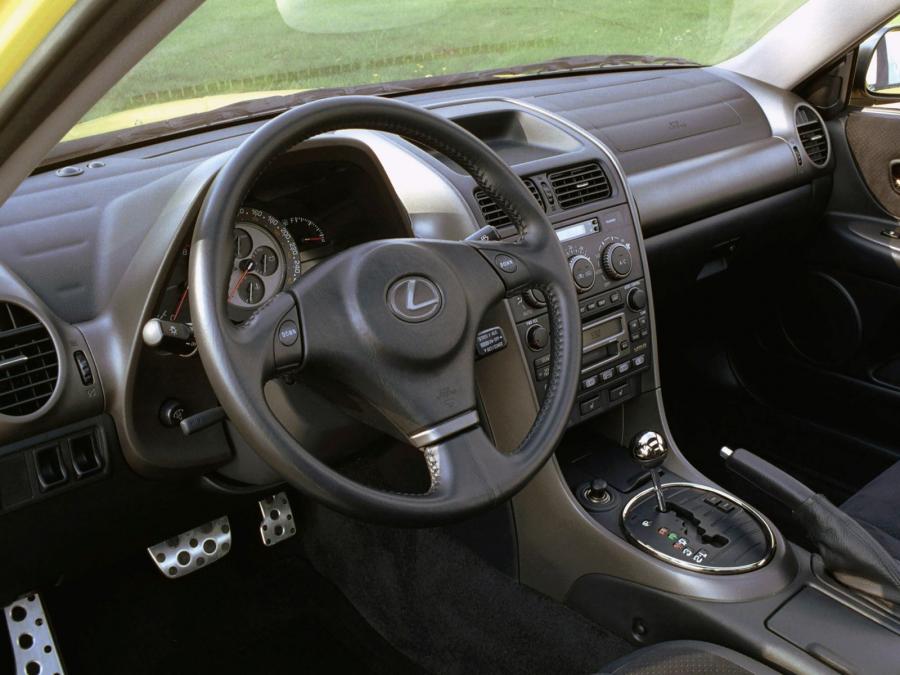  Lexus IS300 Turbo 2005 года  (фото 5 из 9)